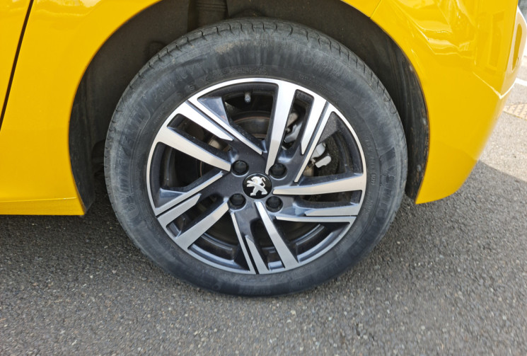 Peugeot 208 1.2 100 CH EAT8 ALLURE 
