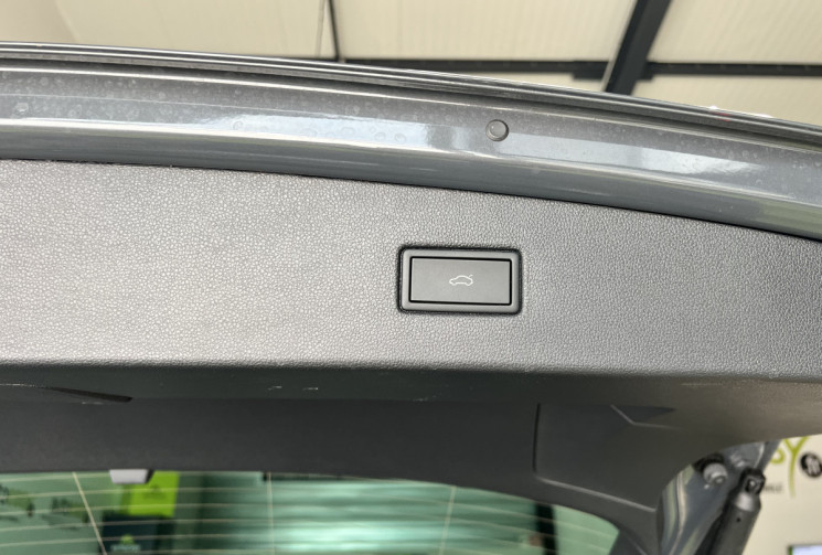 Volkswagen Tiguan 1.5 TSI 150 ch R-Line DSG7 FRANÇAIS / PREMIÈRE MAIN