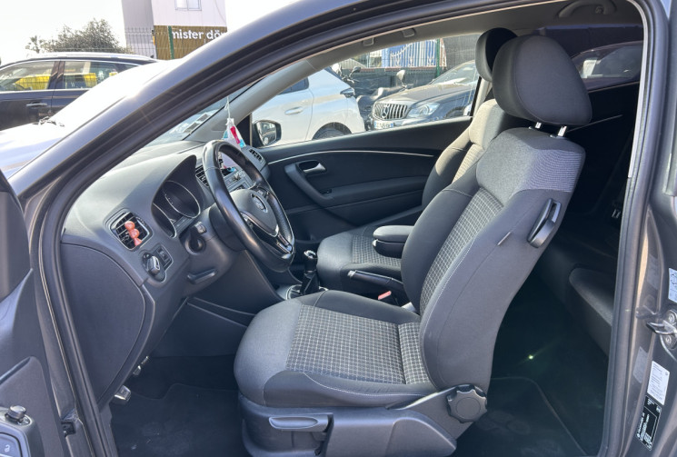 Volkswagen Polo V (2) 1.4 TDI 90 Ch BLUEMOTION TECHNOLOGY CONFORTLINE * RADAR AV AR * GPS 