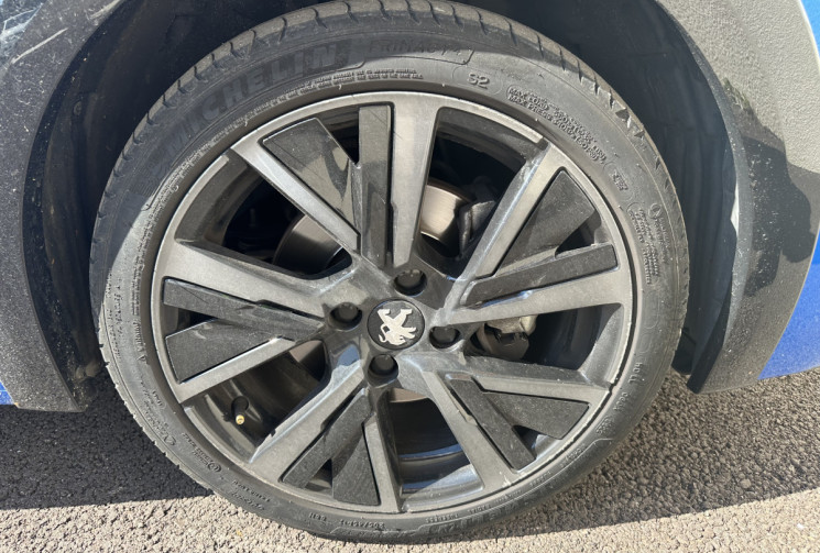 Peugeot 208 1.2 PureTech GT EAT8 130 cv BVA 