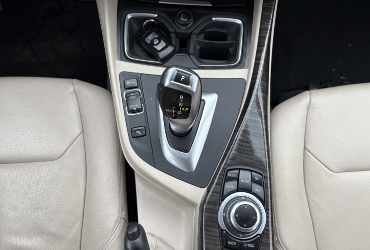 BMW Série 1 116i 136 cv BVA * Grand Ecran * Cuir * Radars * 5p * Lounge * Chaine de Distri