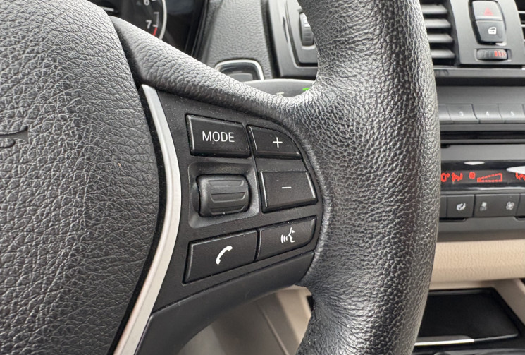 BMW Série 1 116i 136 cv BVA * Grand Ecran * Cuir * Radars * 5p * Lounge * Chaine de Distri
