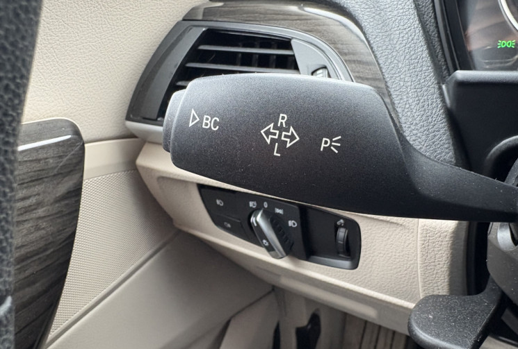 BMW Série 1 116i 136 cv BVA * Grand Ecran * Cuir * Radars * 5p * Lounge * Chaine de Distri