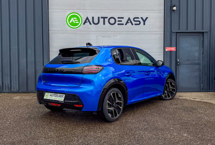 Peugeot 208  E GT 156 cv 51 kW chargeur 11kW  toit panoramique 360° alcantara GPS Drive Assist