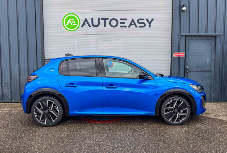Peugeot 208  E GT 156 cv 51 kW chargeur 11kW  toit panoramique 360° alcantara GPS Drive Assist