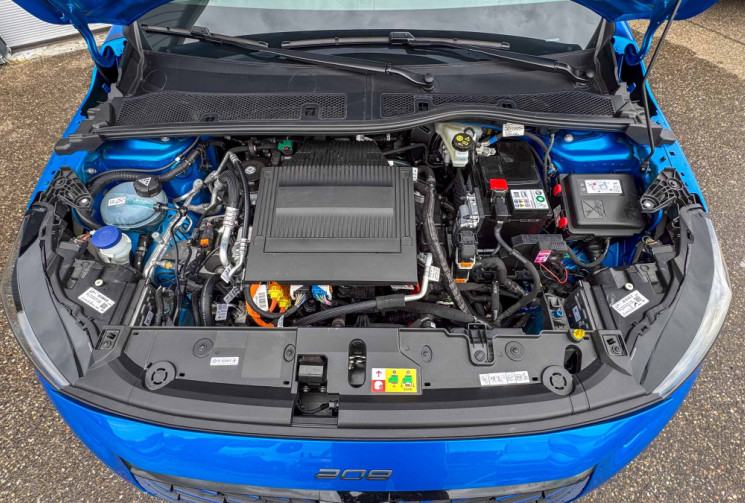 Peugeot 208  E GT 156 cv 51 kW chargeur 11kW  toit panoramique 360° alcantara GPS Drive Assist