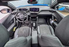 Peugeot 208  E GT 156 cv 51 kW chargeur 11kW  toit panoramique 360° alcantara GPS Drive Assist
