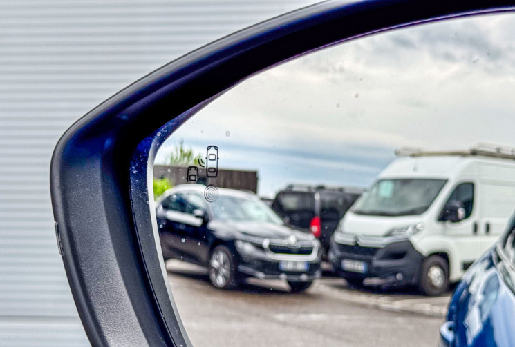 Peugeot 208  E GT 156 cv 51 kW chargeur 11kW  toit panoramique 360° alcantara GPS Drive Assist