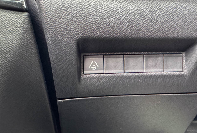 Peugeot 208  E GT 156 cv 51 kW chargeur 11kW  toit panoramique 360° alcantara GPS Drive Assist