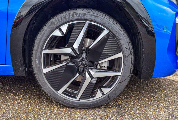 Peugeot 208  E GT 156 cv 51 kW chargeur 11kW  toit panoramique 360° alcantara GPS Drive Assist