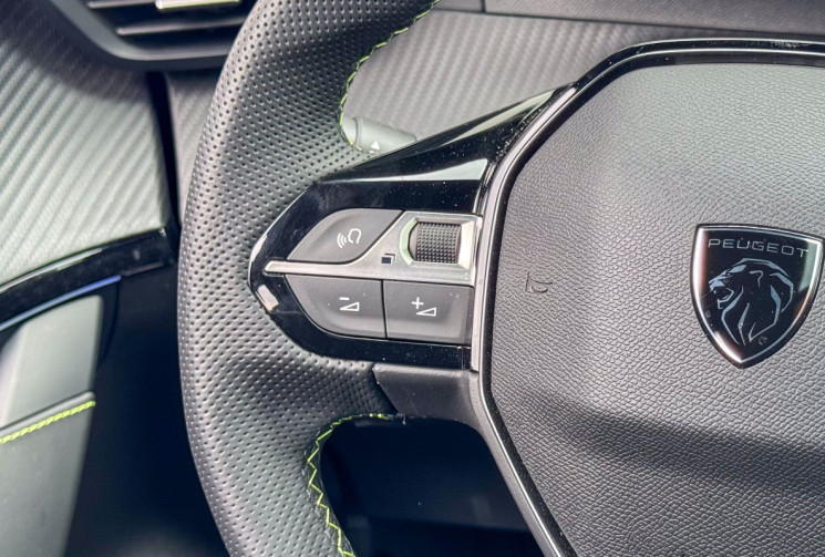 Peugeot 208  E GT 156 cv 51 kW chargeur 11kW  toit panoramique 360° alcantara GPS Drive Assist