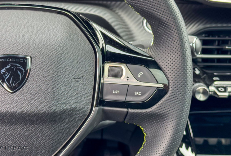 Peugeot 208  E GT 156 cv 51 kW chargeur 11kW  toit panoramique 360° alcantara GPS Drive Assist