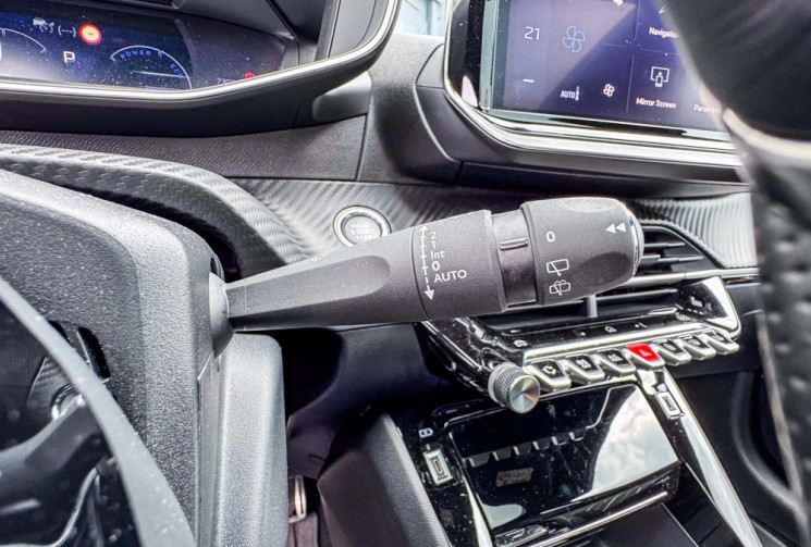 Peugeot 208  E GT 156 cv 51 kW chargeur 11kW  toit panoramique 360° alcantara GPS Drive Assist