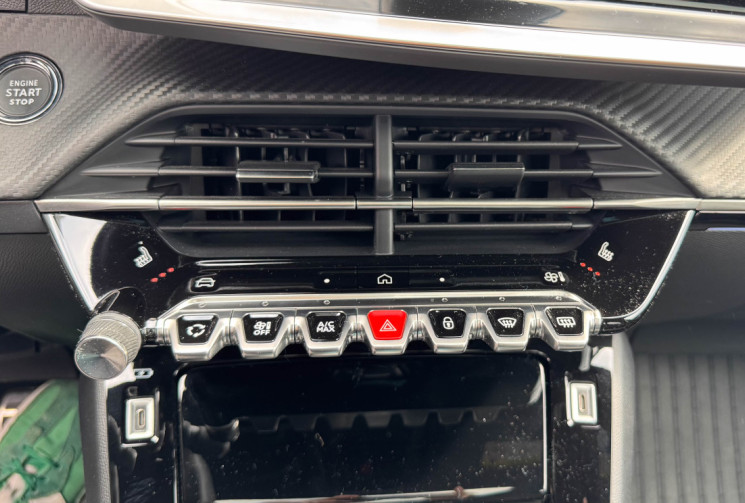 Peugeot 208  E GT 156 cv 51 kW chargeur 11kW  toit panoramique 360° alcantara GPS Drive Assist