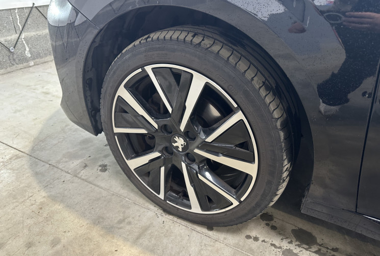 Peugeot 208 1.2L Puretech Allure 100 CH