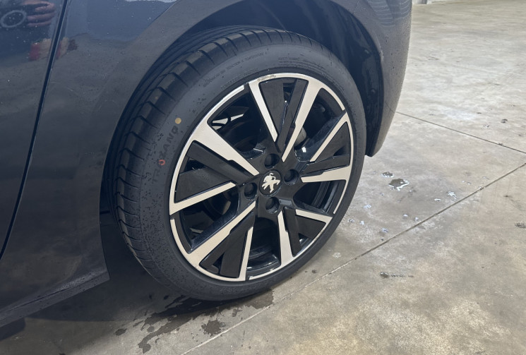 Peugeot 208 1.2L Puretech Allure 100 CH