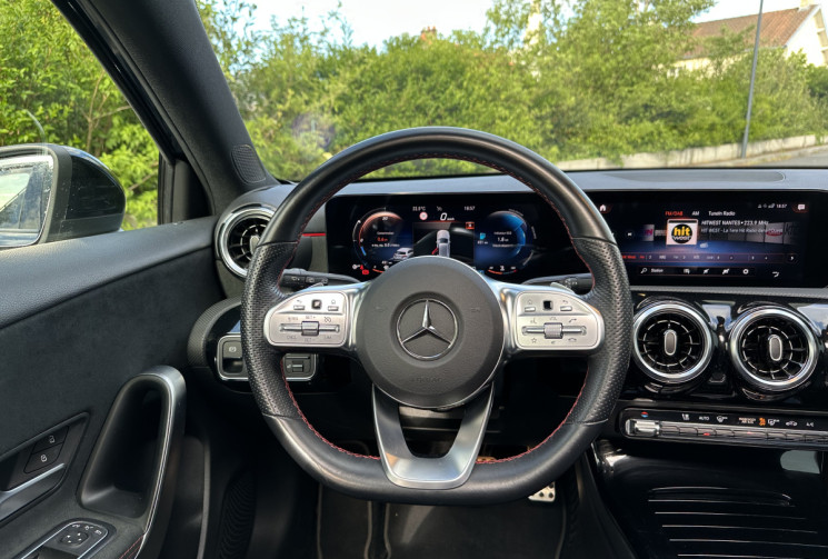 Mercedes Classe A 200 163ch AMG Line 7G-DCT / Toit ouvrant / 1ère main / Entretien  Mercedes