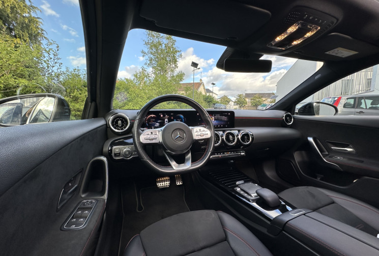 Mercedes Classe A 200 163ch AMG Line 7G-DCT / Toit ouvrant / 1ère main / Entretien  Mercedes