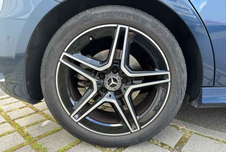 Mercedes Classe A 200 163ch AMG Line 7G-DCT / Toit ouvrant / 1ère main / Entretien  Mercedes