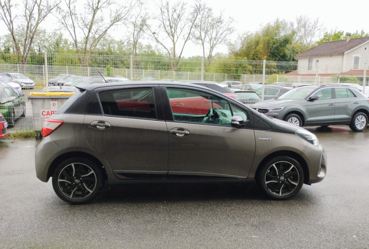 Toyota Yaris III Hybrid 1.5 100H Collection E-CVT / Suivi Toyota