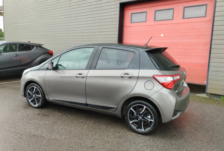 Toyota Yaris III Hybrid 1.5 100H Collection E-CVT / Suivi Toyota