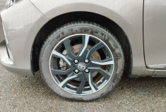 Toyota Yaris III Hybrid 1.5 100H Collection E-CVT / Suivi Toyota