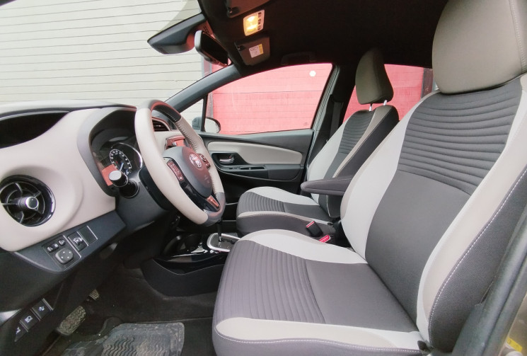 Toyota Yaris III Hybrid 1.5 100H Collection E-CVT / Suivi Toyota