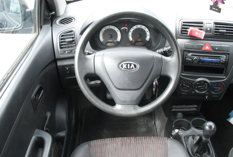 Kia Picanto 1.0   65  5 Portes