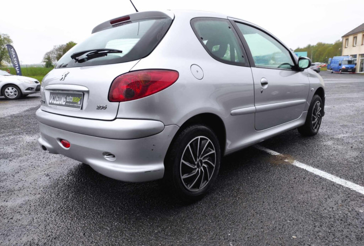 Peugeot 206 1.4i 75 CH 3 PORTES CLIM TBE