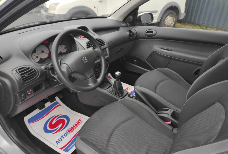 Peugeot 206 1.4i 75 CH 3 PORTES CLIM TBE