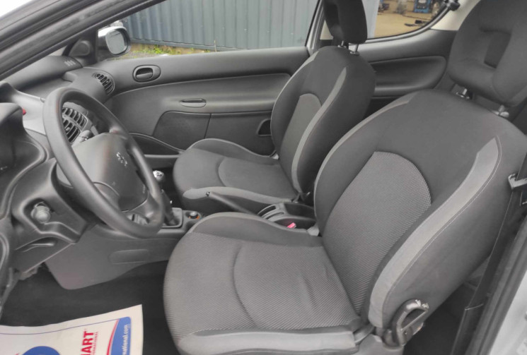 Peugeot 206 1.4i 75 CH 3 PORTES CLIM TBE
