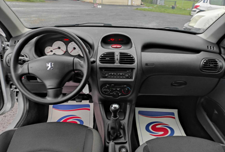 Peugeot 206 1.4i 75 CH 3 PORTES CLIM TBE