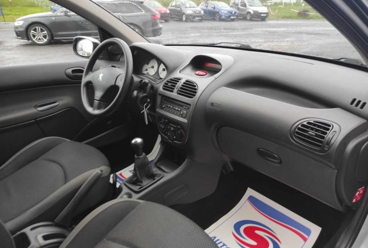 Peugeot 206 1.4i 75 CH 3 PORTES CLIM TBE