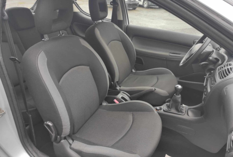 Peugeot 206 1.4i 75 CH 3 PORTES CLIM TBE