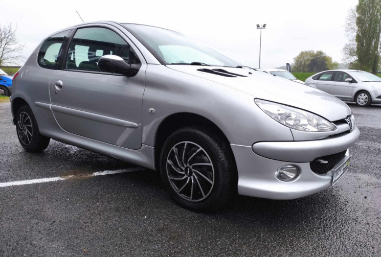 Peugeot 206 1.4i 75 CH 3 PORTES CLIM TBE