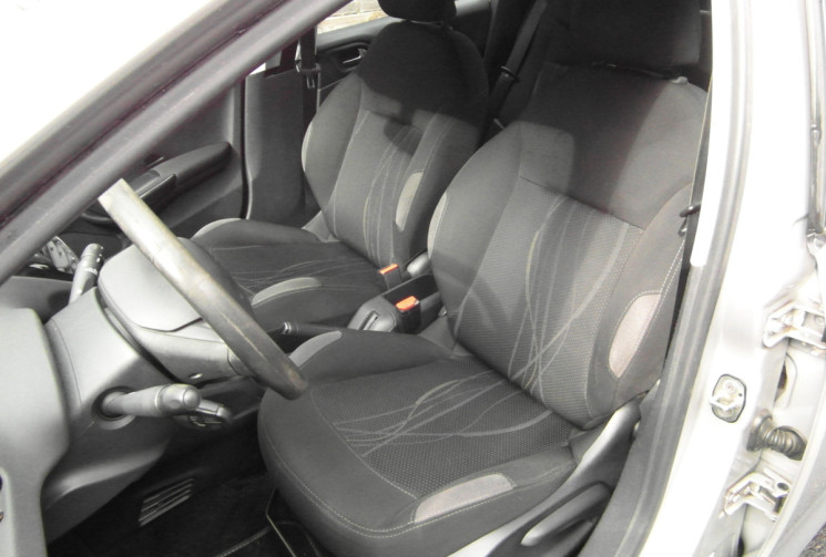 Peugeot 208  PEUGEOT 208 ACTIVE 1.4 HDI 
