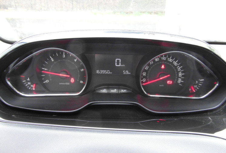 Peugeot 208  PEUGEOT 208 ACTIVE 1.4 HDI 