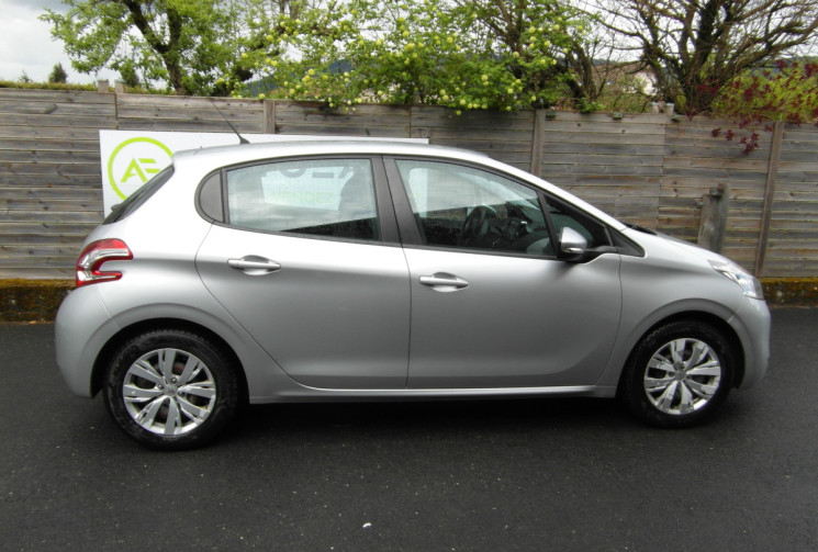 Peugeot 208  PEUGEOT 208 ACTIVE 1.4 HDI 