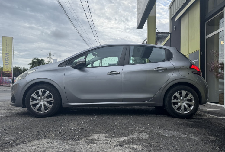 Peugeot 208 I Phase 2 5 Portes 1.2 VTi 12V S&S 82 cv Active // Excellente Etat 