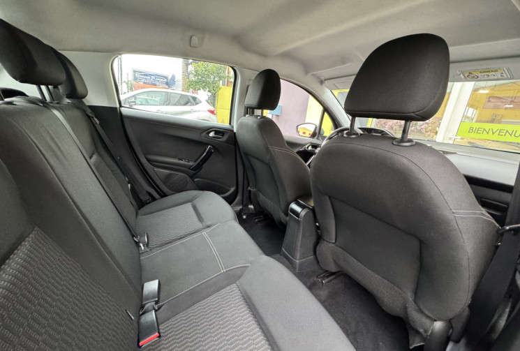 Peugeot 208 I Phase 2 5 Portes 1.2 VTi 12V S&S 82 cv Active // Excellente Etat 