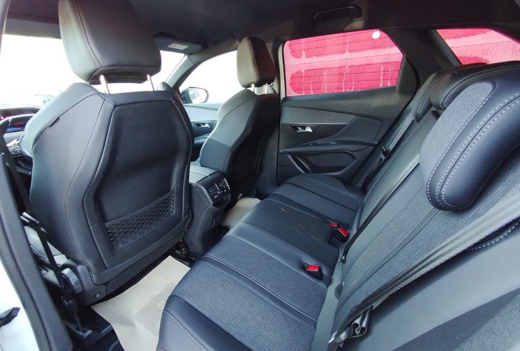 Peugeot 3008 II 1.6 180 S&S EAT8 GT Line *34000 km / 1° main / Attelage / Suivi complet 