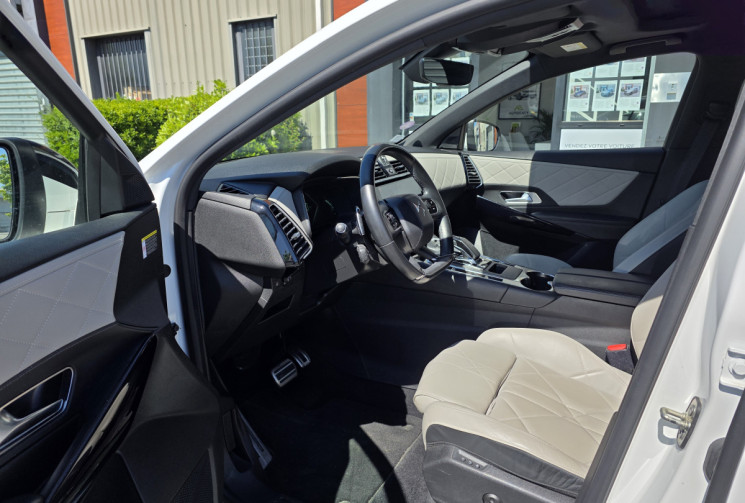 DS DS 7 Crossback 1.6 E-Tense 300 4x4 Grand Chic Rivoli / HYBRIDE RECHARGABLE / CARPLAY