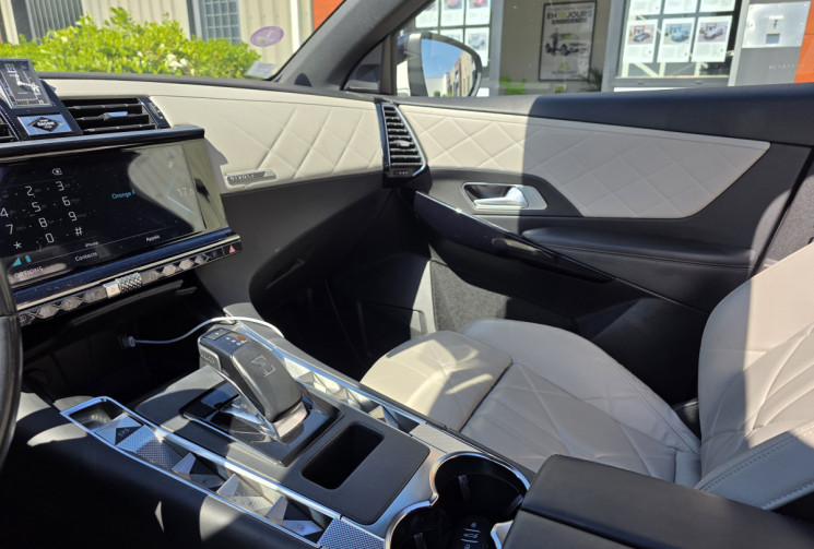 DS DS 7 Crossback 1.6 E-Tense 300 4x4 Grand Chic Rivoli / HYBRIDE RECHARGABLE / CARPLAY