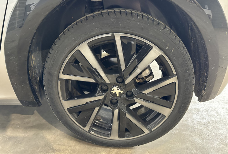 Peugeot 208 1.2 TURBO100CH PACK GT 