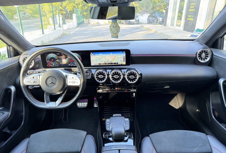 Mercedes Classe A 180  AMG Line 136 ch 7G-DCT / Toit ouvrant / Carplay / Lumiere / Pack Sport Black