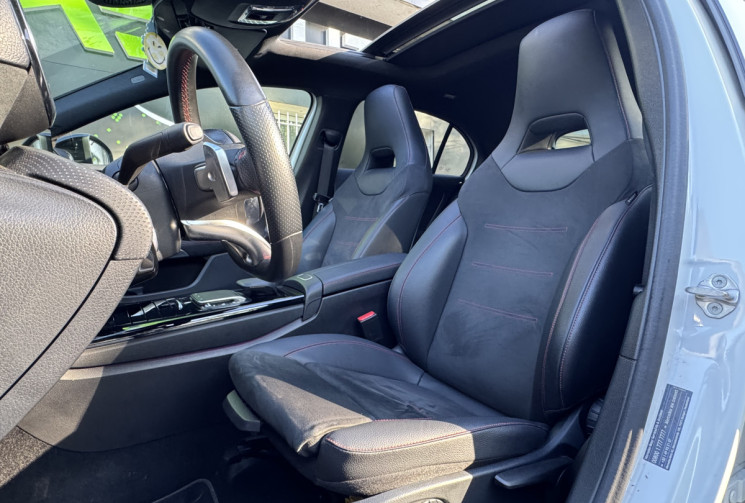 Mercedes Classe A 180  AMG Line 136 ch 7G-DCT / Toit ouvrant / Carplay / Lumiere / Pack Sport Black
