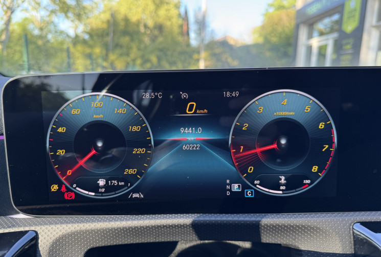 Mercedes Classe A 180  AMG Line 136 ch 7G-DCT / Toit ouvrant / Carplay / Lumiere / Pack Sport Black
