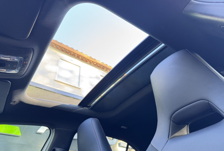 Mercedes Classe A 180  AMG Line 136 ch 7G-DCT / Toit ouvrant / Carplay / Lumiere / Pack Sport Black