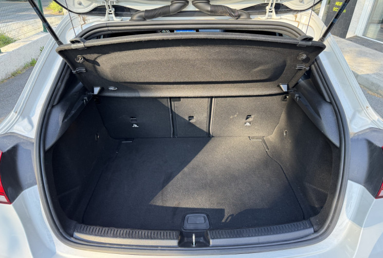 Mercedes Classe A 180  AMG Line 136 ch 7G-DCT / Toit ouvrant / Carplay / Lumiere / Pack Sport Black