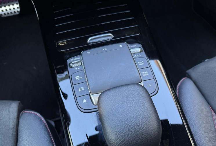 Mercedes Classe A 180  AMG Line 136 ch 7G-DCT / Toit ouvrant / Carplay / Lumiere / Pack Sport Black